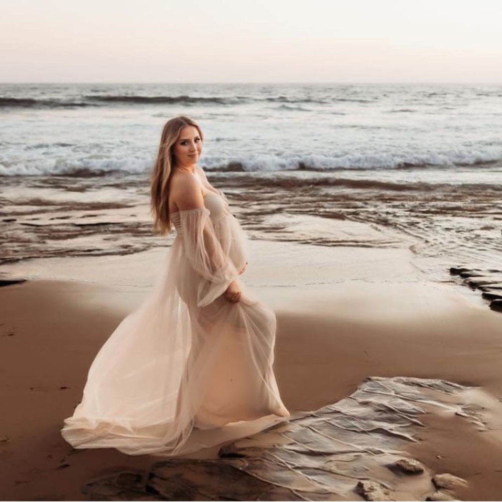 Sweetheart Maternity Dress - Photoshoot & Baby Shower Gown - Picture 3 of 10